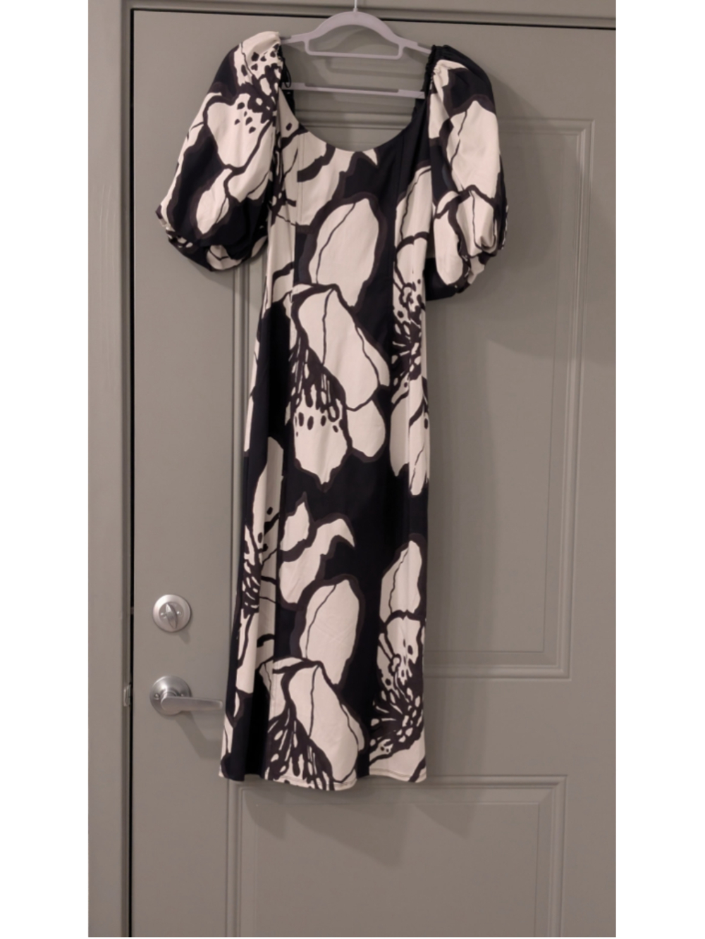 Women's H & M Floral Midi Dress Size M Black and White